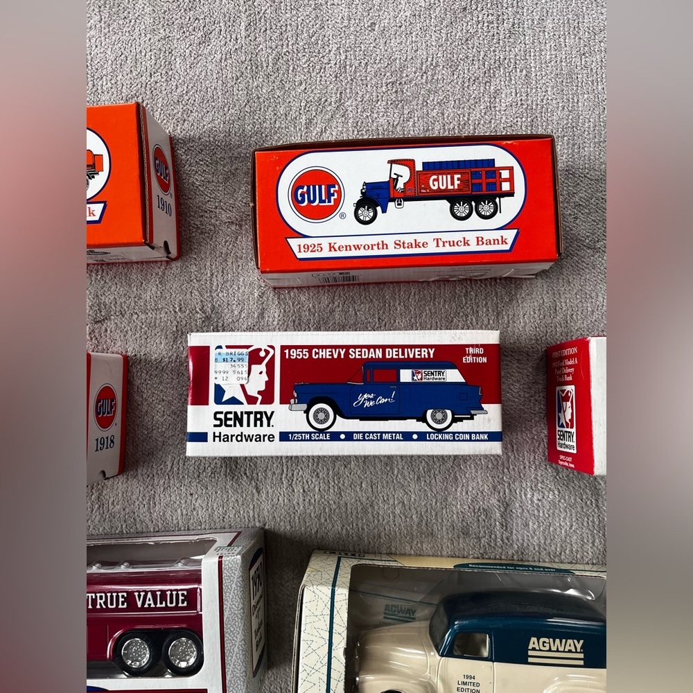 Vintage Die-Cast Truck Bank Collection – Texaco, Gulf, Ertl, Ford, Chevy – Lot o - Picture 6 of 6